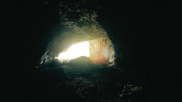 Comment organiser une aventure de spéléologie dans les grottes de Postojna, Slovénie?